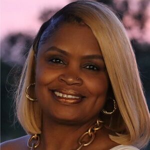 Meet your Posher, Severia